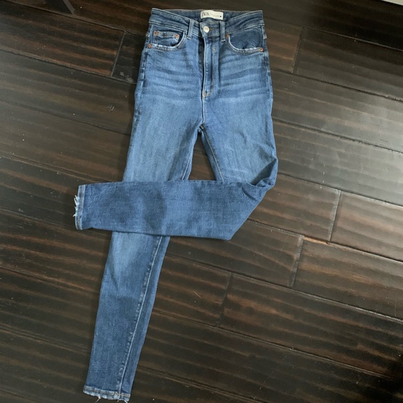 Zara jeans (dark) - Picture 1 of 3
